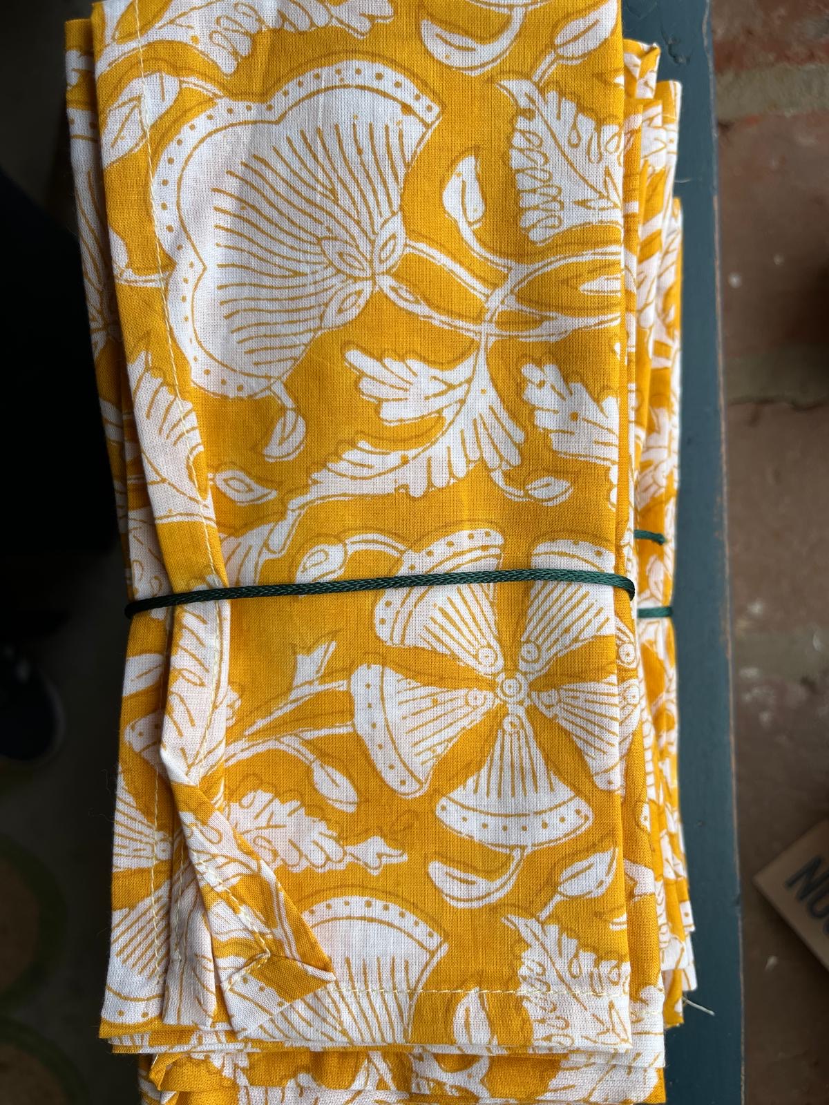 Napkins yellow floral x4 in a set