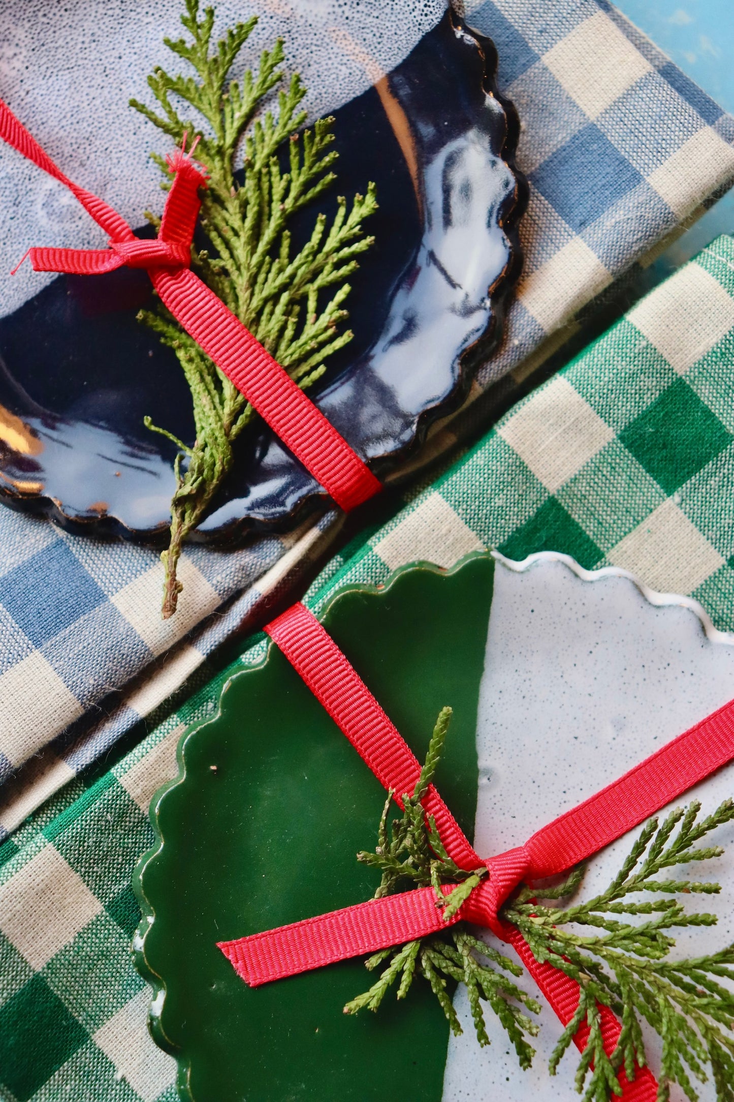 Scalloped trinket dish  - Christmas colour