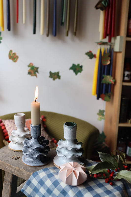 Frilly candlestick - Christmas colour