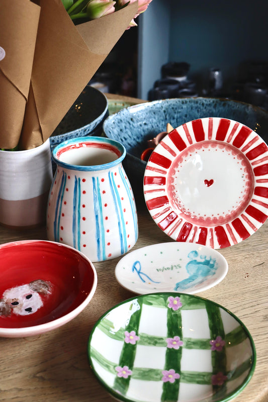 Adult Pottery Painting / Sip & Paint